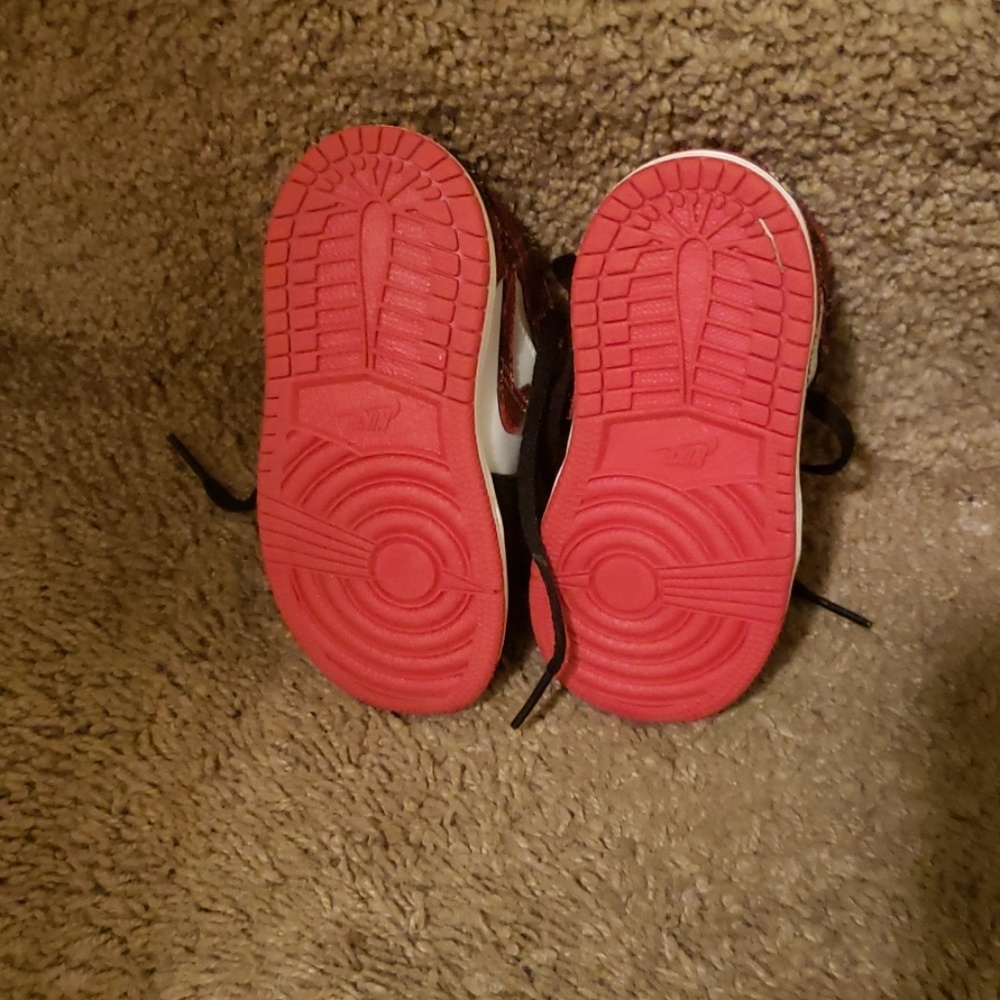 Jordan Retro 1 - Picture 2 of 2